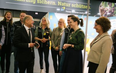 Grüne Woche: Bundeskanzler Olaf Scholz besucht ErlebnisBauernhof – Dialog und Nachhaltigkeit im Fokus